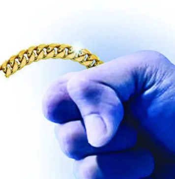 आळंदीजवळ जमीन विकासकाची ४ लाख रुपयांची सोनसाखळी लुटली | पुणे बातम्या