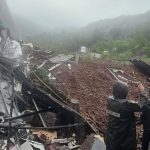 पुण्यात घरावर दरड कोसळल्याने ३ जण अडकल्याची भीती; बचाव कार्य चालू आहे