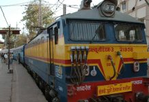 पुणे-मुंबई इंटरसिटी गाड्या रद्द केल्याने पळापळ आणि गर्दीची भीती, एमएसआरटीसीने बस वाढवण्याची योजना आखली